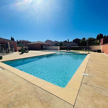 Готель Terres De France - Le Domaine De Bacchus Saint-Christol  Екстер'єр фото