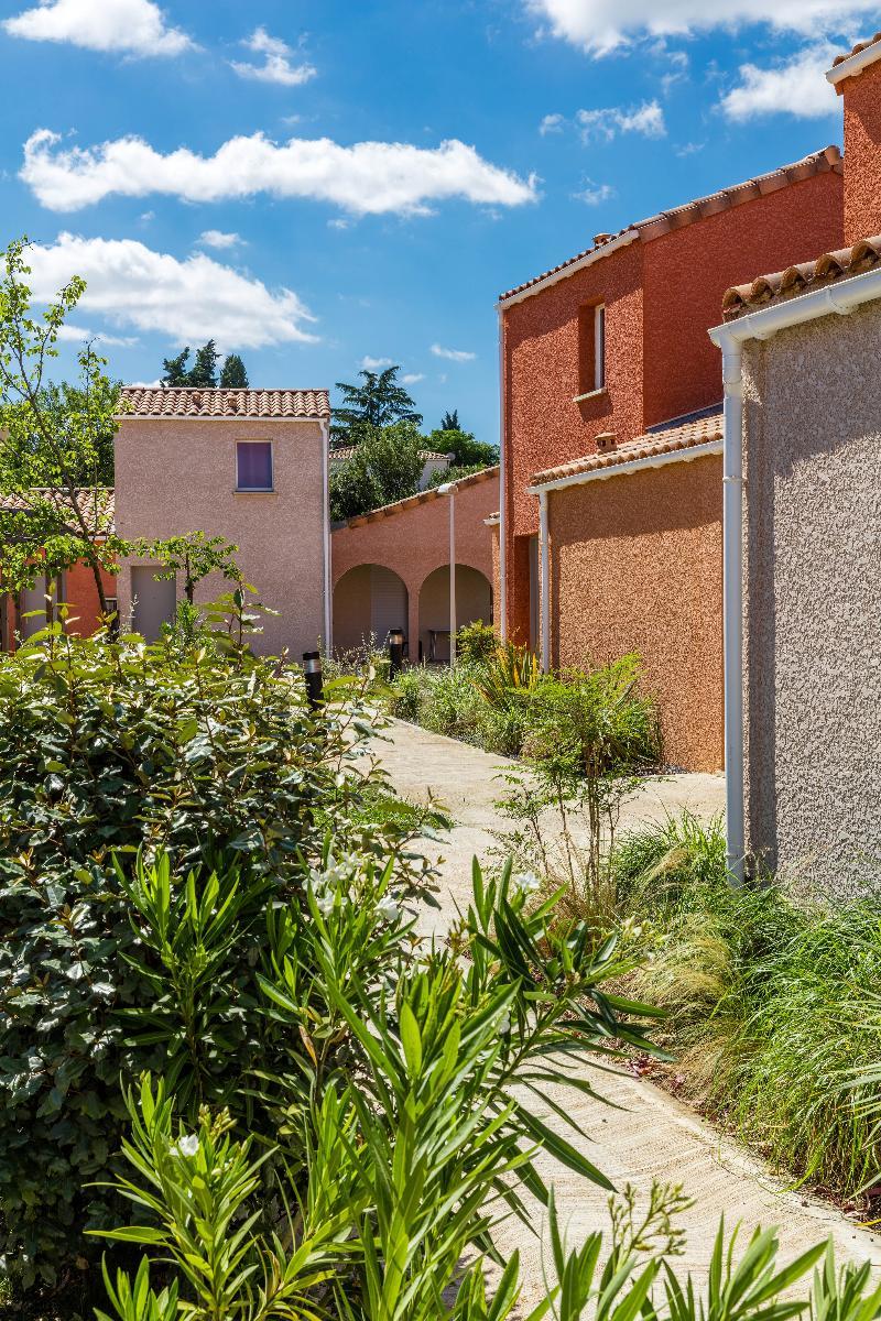 Готель Terres De France - Le Domaine De Bacchus Saint-Christol  Екстер'єр фото