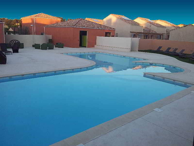 Готель Terres De France - Le Domaine De Bacchus Saint-Christol  Екстер'єр фото