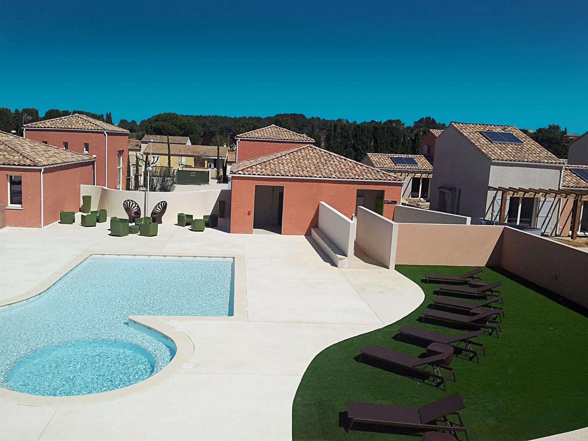 Готель Terres De France - Le Domaine De Bacchus Saint-Christol  Екстер'єр фото