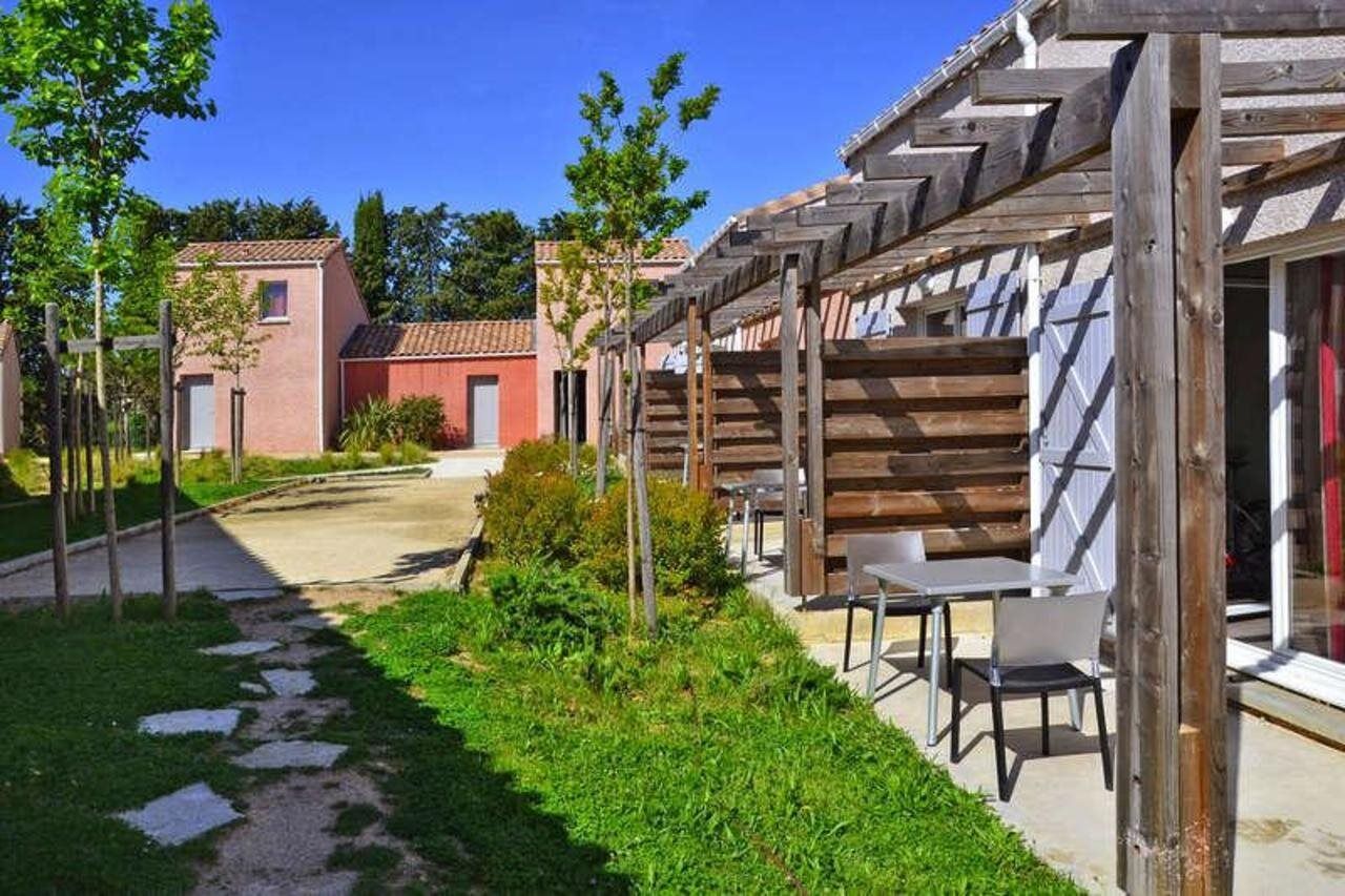 Готель Terres De France - Le Domaine De Bacchus Saint-Christol  Екстер'єр фото